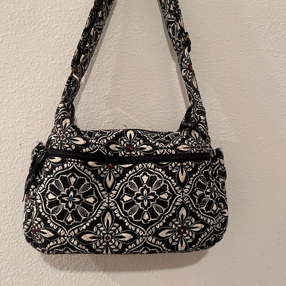 Vera Bradley shoulder bag with side and front pockets - Picture 2 of 2